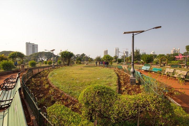 プネ発 ムンバイ名所巡り日帰りツアー（ローカル列車体験付き）