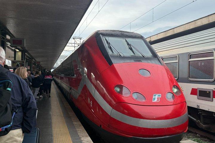 フィレンツェからローマへの高速列車とランチ、オプションの市内観光