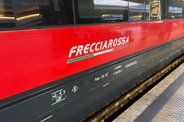 フィレンツェからローマへの高速列車とランチ、オプションの市内観光