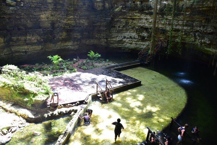 トゥルム発・チチェンイッツァ、セノーテ・チチカン＆バラディオール日帰り旅行