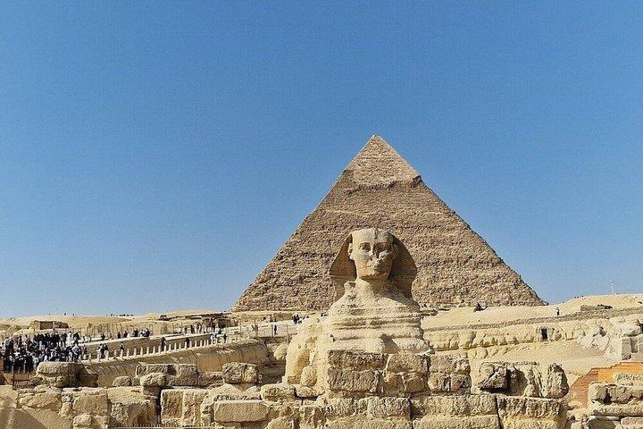 ハルガダからのカイロ日帰り旅行：ピラミッドとグランド・エジプト博物館