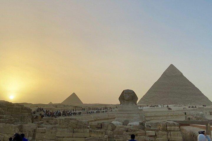 ハルガダからのカイロ日帰り旅行：ピラミッドとグランド・エジプト博物館