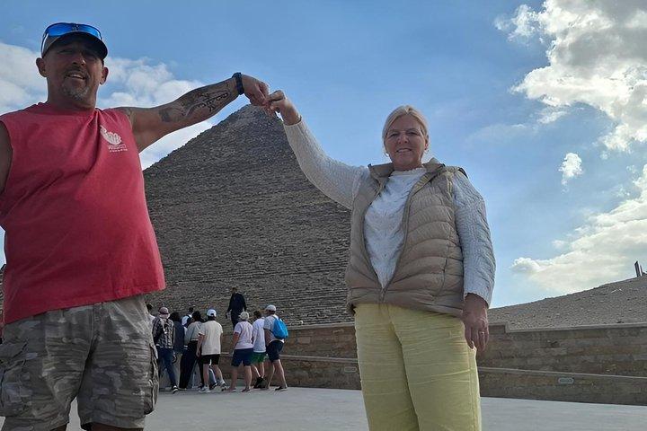 ハルガダからのカイロ日帰り旅行：ピラミッドとグランド・エジプト博物館