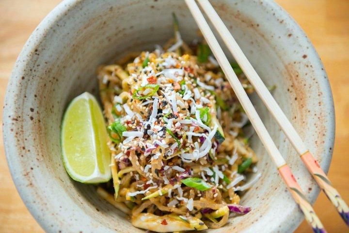 サクラメントでの地元シェフによる楽しいアジア麺作りクラス