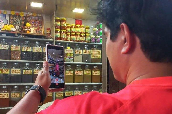 ムンバイ マーケット ツアーの新しいカラフルな場所を探索する