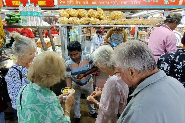 Tour gastronomico di strada di Mumbai con vista al tramonto