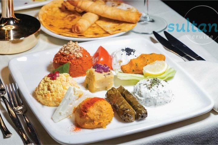 トルコナイトエンターテイメント付きイスタンブールボスポラスディナークルーズ