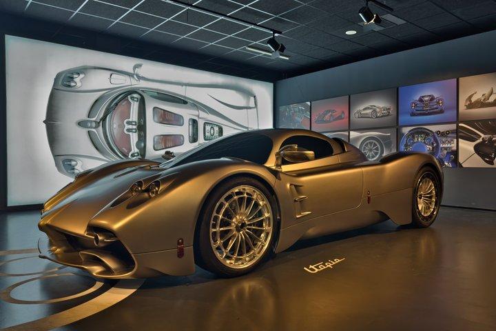フェラーリ・ワールド・アブダビ チケット（送迎オプション付き）