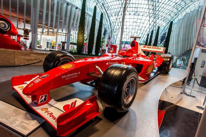 フェラーリ・ワールド・アブダビ チケット（送迎オプション付き）