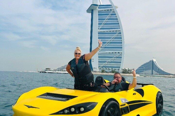 ジェットカー体験でブルジュ・アル・アラブの景色を楽しみながら波に乗ろう