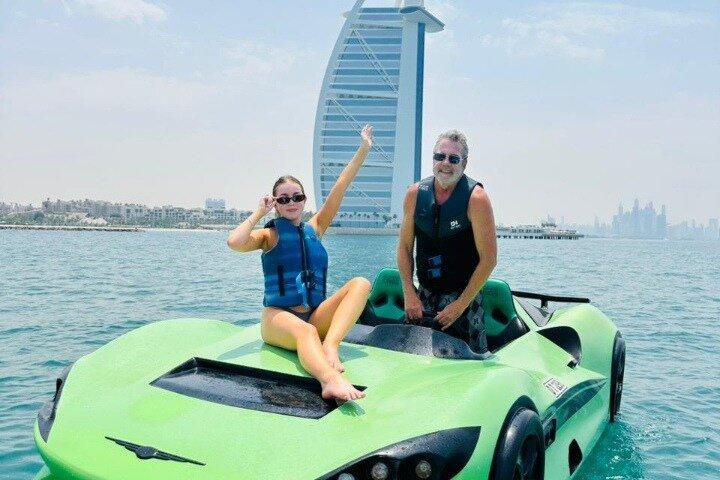 ジェットカー体験でブルジュ・アル・アラブの景色を楽しみながら波に乗ろう