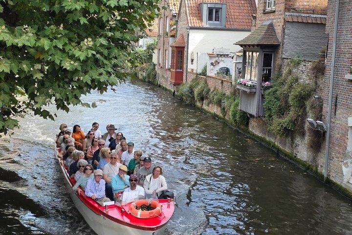 Boat Trip with Dutch Speaking Guide and Chocolate