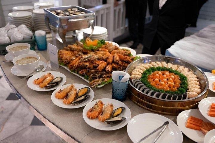 バンコク ロイクラトンカーニバル ディナークルーズ（フリーフロービール付き）