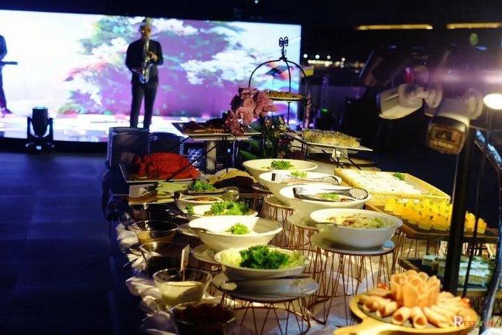 バンコク ロイクラトンカーニバル ディナークルーズ（フリーフロービール付き）