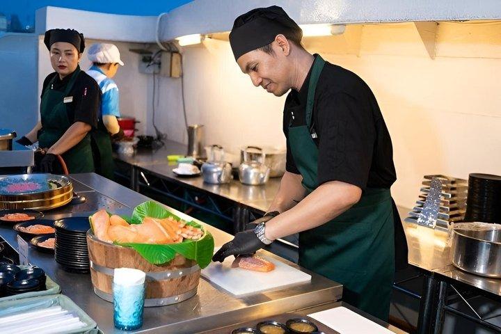 バンコク ロイクラトン ハラル ディナークルーズ バイ リバーサイド ファラヤ