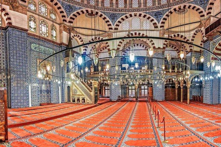イスタンブール考古学博物館＆リュステム・パシャ・モスク ガイドツアー