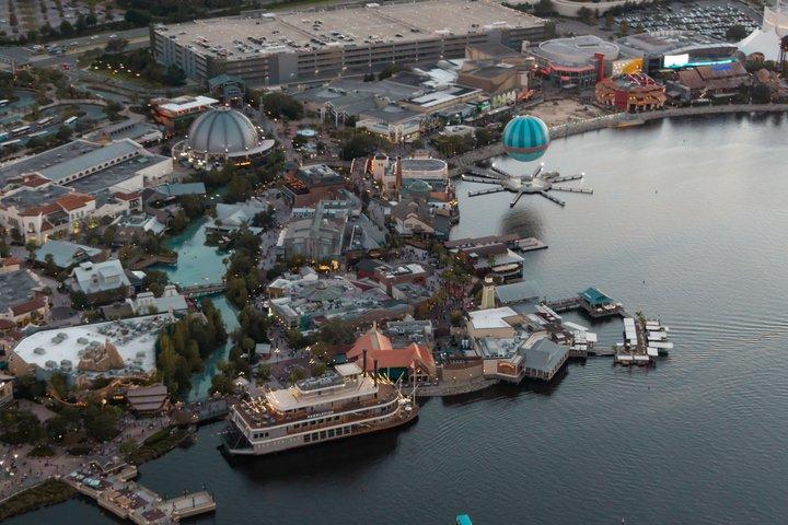 プライベートヘリコプターで全テーマパークを巡る77マイル花火ツアー
