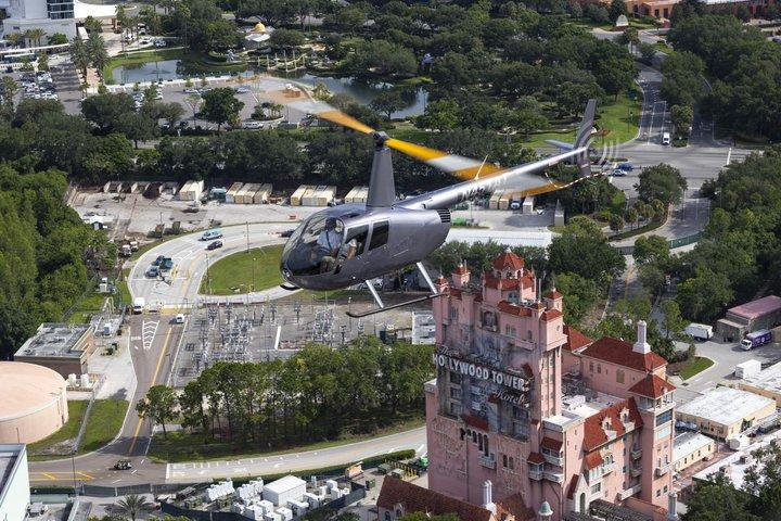 プライベートヘリコプターで全テーマパークを巡る77マイル花火ツアー