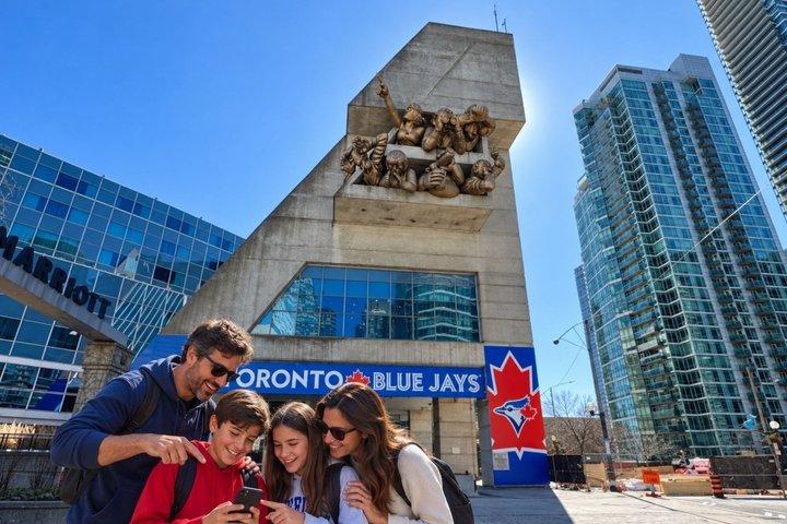 Toronto Scavenger Hunt and Highlights Self Guided Walking Tour