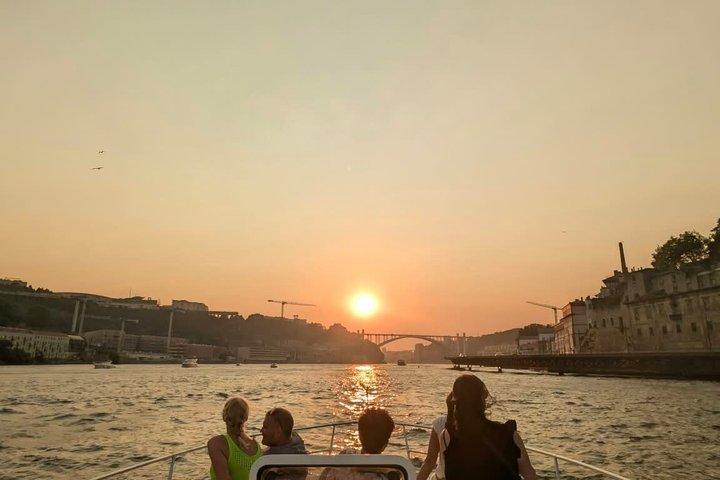 ポルトの夕日と日中のヨットクルーズ - 7つの橋とポートワイン