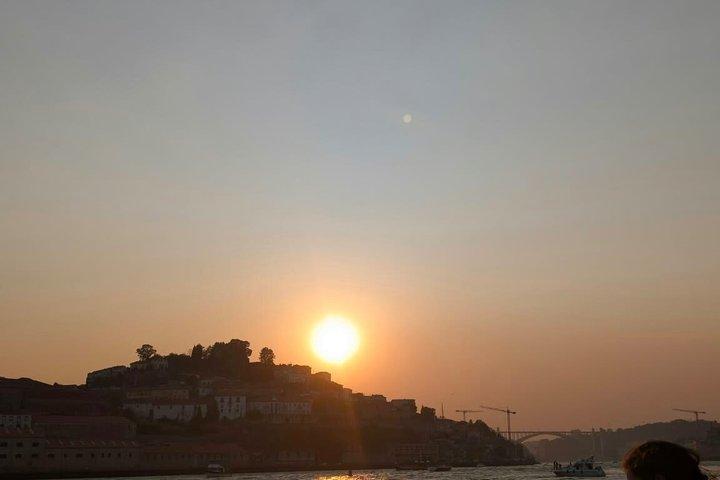 ポルトの夕日と日中のヨットクルーズ - 7つの橋とポートワイン