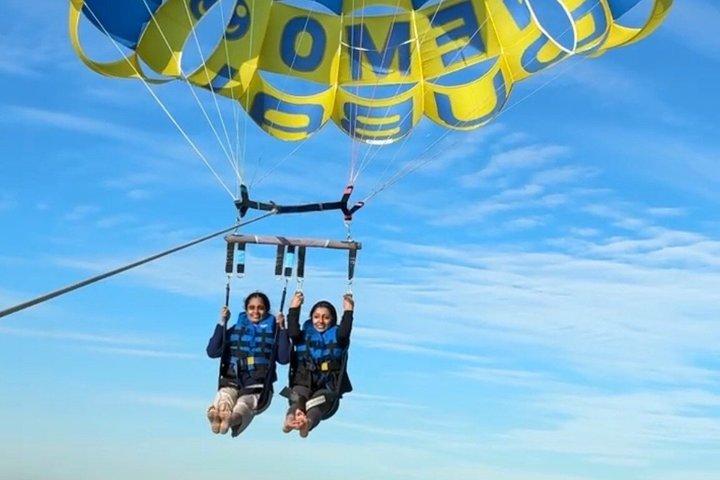 Parasailing i Dubai - Burj Al Arab View