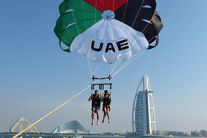 Parasailing i Dubai - Burj Al Arab View