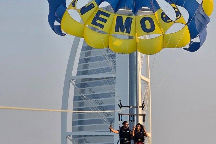 Parasailing i Dubai - Burj Al Arab View