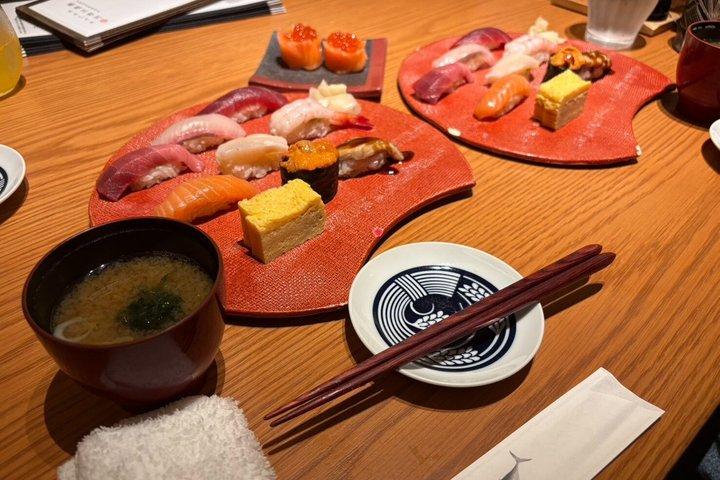 東京ウォーキング＆公共交通機関シティハイライトツアー