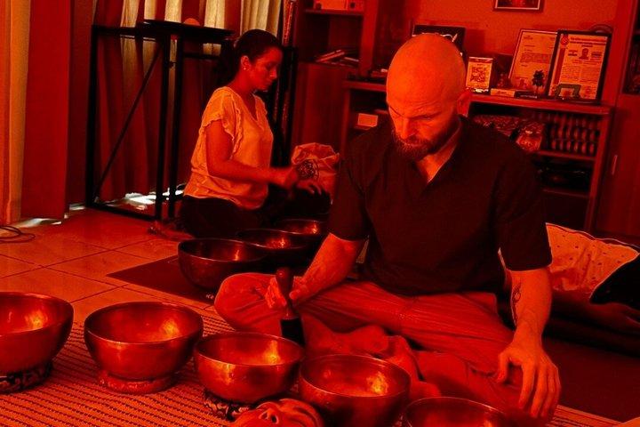 Sessão de Terapia de Cura com Tigela de Canto em Bangkok