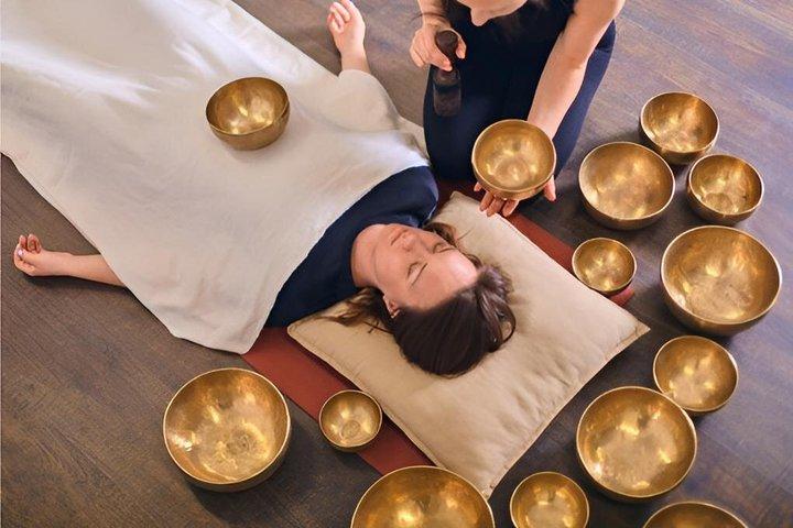 バンコクでのシンギングボウル音響ヒーリングセラピーセッション