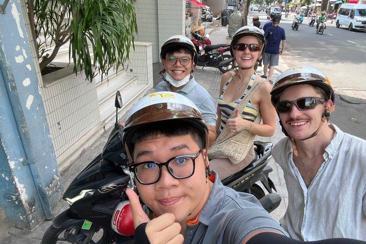 バイクまたは車でのホーチミン市ミシュラン＆ストリートフードツアー