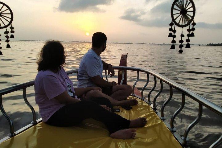 Kochi Vaikom Backwaters Punting Cruise with Lunch
