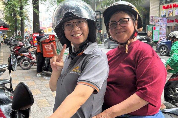 バイクまたは車でのホーチミン市ミシュラン＆ストリートフードツアー