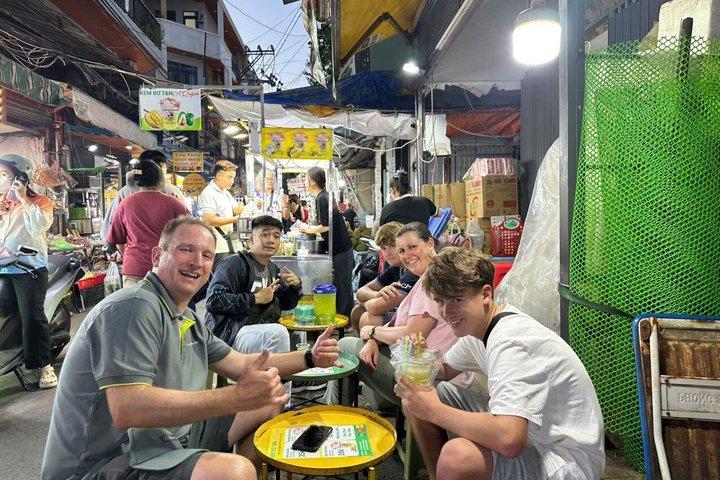 バイクまたは車でのホーチミン市ミシュラン＆ストリートフードツアー