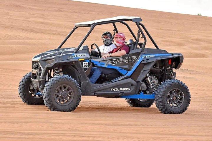 ホテル送迎付きドバイ砂漠ATVクアッドバイクアドベンチャー