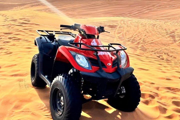 ホテル送迎付きドバイ砂漠ATVクアッドバイクアドベンチャー