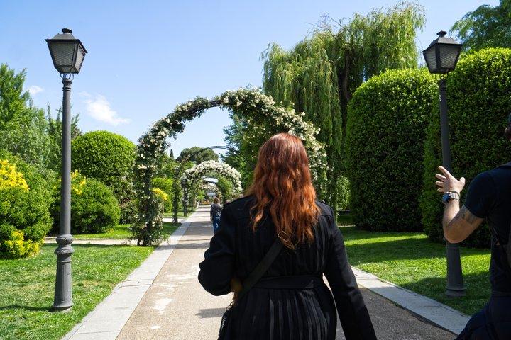Madrid: Retiro park Secrets, Legends & Palaces Small Group Tour