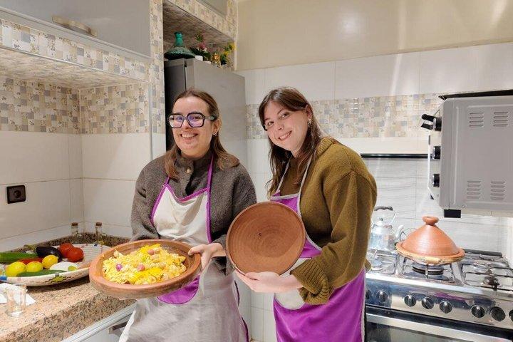 モロッコ料理を作り、地元の人のように伝統衣装を着てみましょう