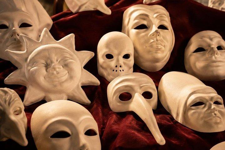 Venice Carnival Mask Decoration Course in Palace