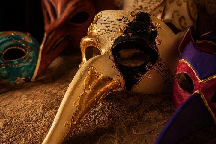 Venice Carnival Mask Decoration Course in Palace