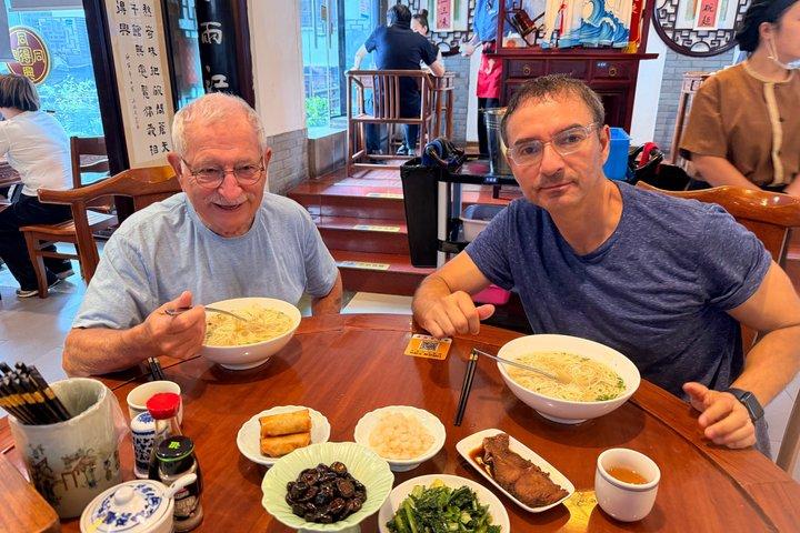 Guangzhou Half Day Culture and Food Tasting Tour with Locals