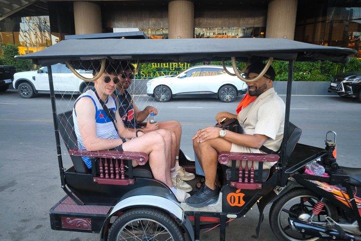 プノンペンでのプライベートトゥクトゥク市内ツアー