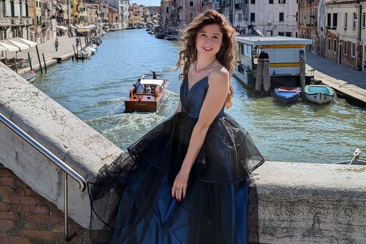 ヴェネツィアを主役に：息を呑むほど美しいドレスと記念写真
