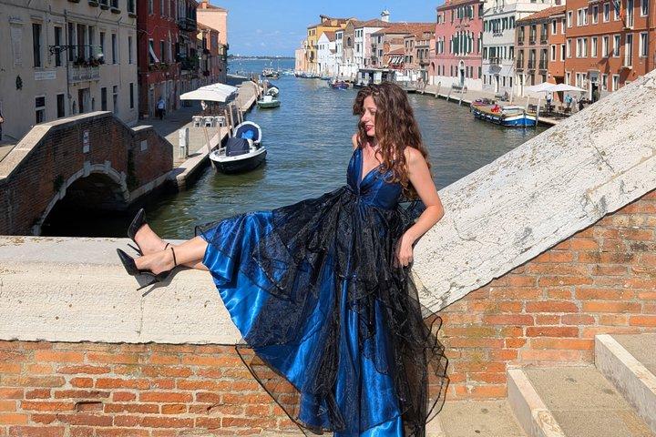 ヴェネツィアを主役に：息を呑むほど美しいドレスと記念写真