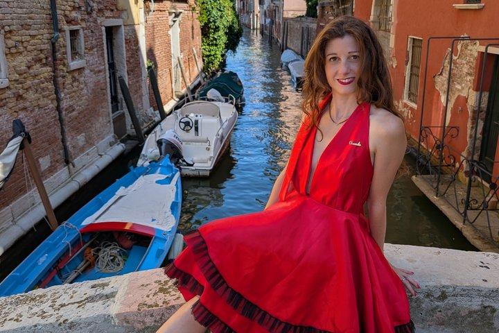 ヴェネツィアを主役に：息を呑むほど美しいドレスと記念写真