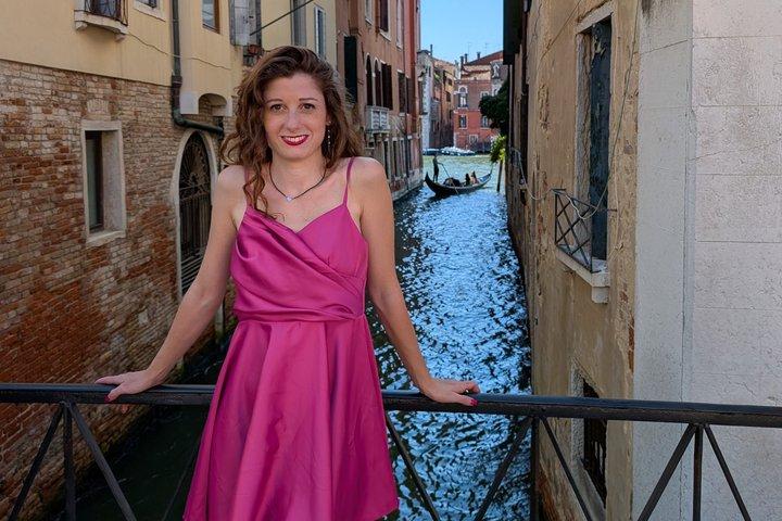ヴェネツィアを主役に：息を呑むほど美しいドレスと記念写真