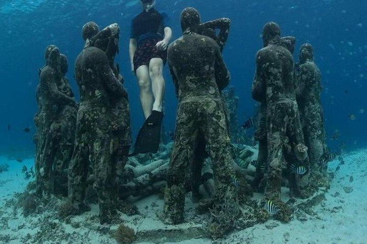 プライベートのギリ・エア、メノ、トラワンガンでのウミガメスポットでのシュノーケリング