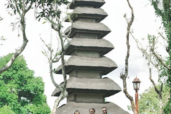 半日ツアー：王宮寺院からタナロットのオーシャンサンセットまで