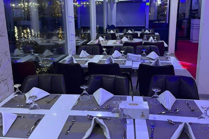 ロイヤル・リバティ・フローティング・レストランでの夕食クルーズ